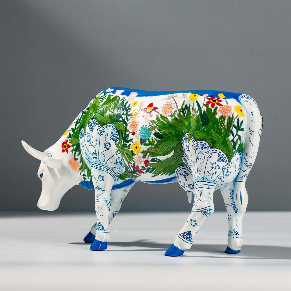 Handicraft handmade Trendy hand-painted art cow and horse resin ornaments jewelry store window decoration wine cabinet living room office housewarming gift SAM6111