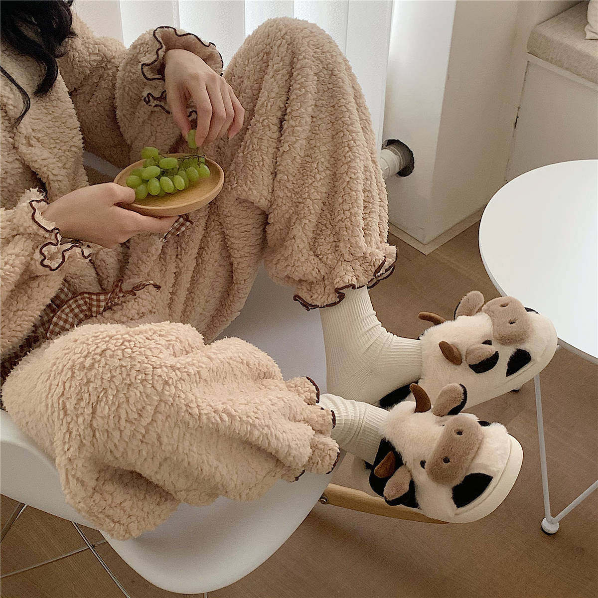 Cute Cow Animal Slipper For Women Girls Fashion Kawaii Soft Fluffy Winter Warm Slippers Woman Cartoon Milk Cow House Slippers Funny Shoes SAM71
