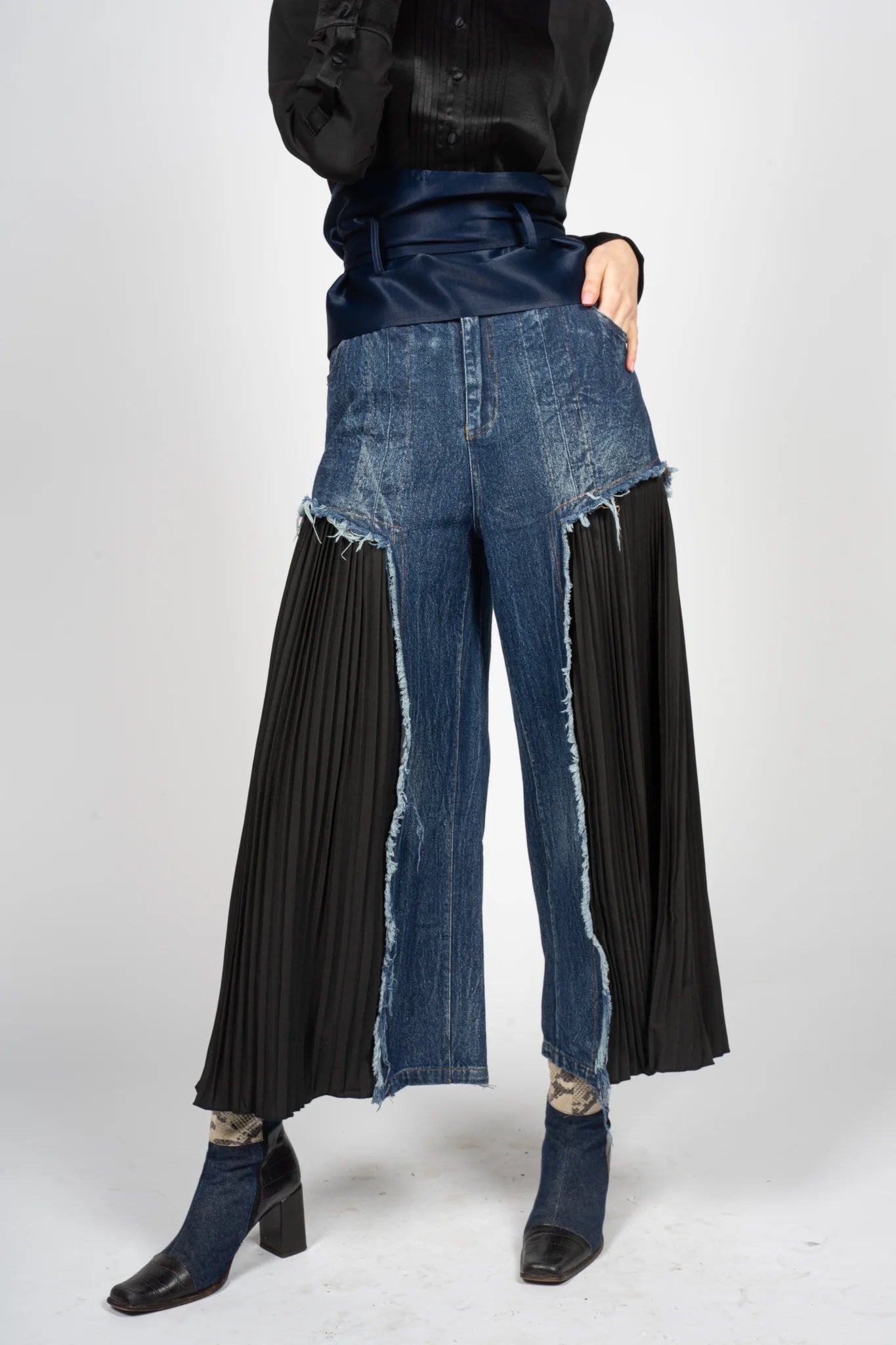 SFH Retro style pleated niche design stitching washed denim casual pants summer new loose slim nine-point pants skirt