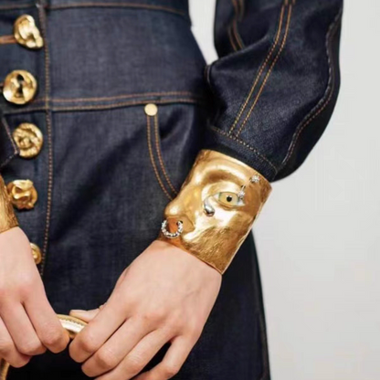 exaggerated aesthetics, facial features, three-dimensional nose, eyes, bracelet, attention-grab SAM103